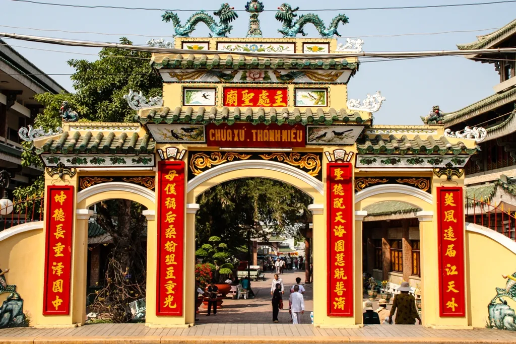 Chua Xu - The Temples Of Nui Sam