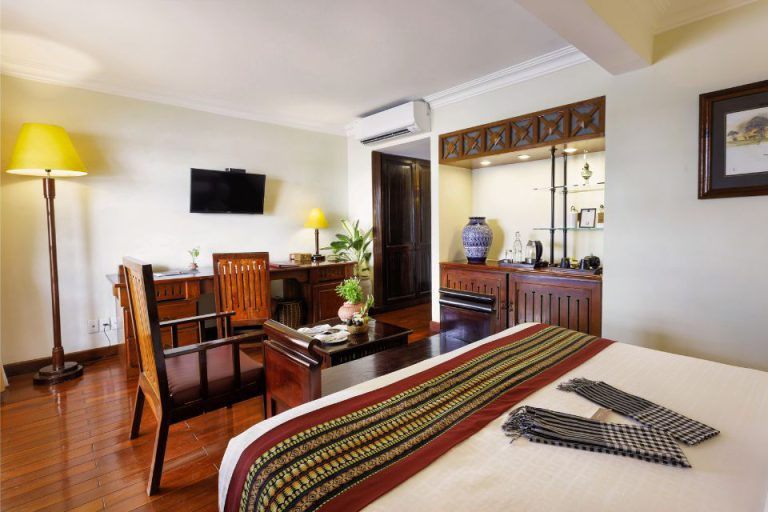 Deluxe File name: 1.jpg