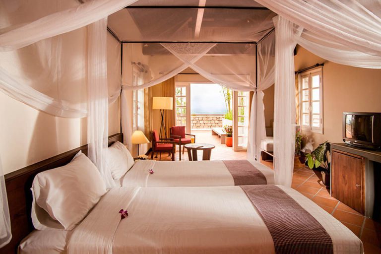 Deluxe File name: nui-sam-DELUXE-2.jpg