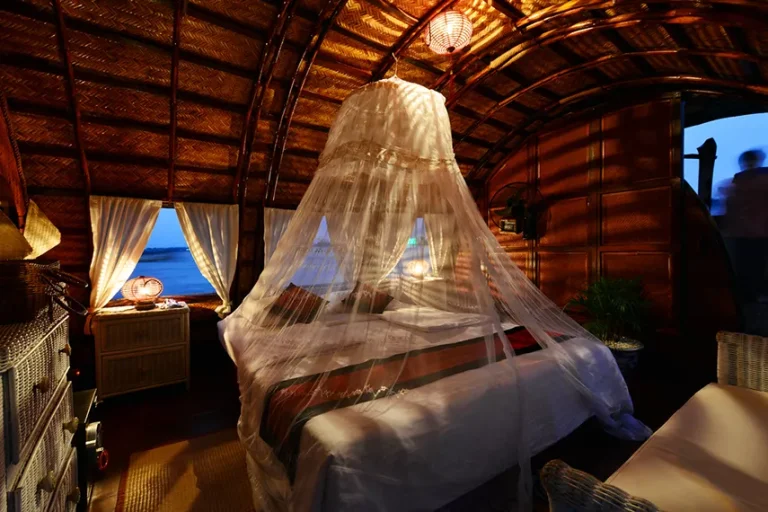 Hành trình Mê Kông (xuôi dòng) File name: VC_Song-Xanh-Sampan_Bedroom_PA-1-copy.webp