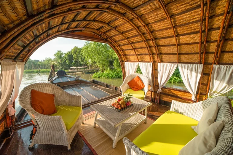 Từ đồng bằng ra biển lớn (ngược dòng) File name: VC_Song-Xanh-Sampan_MarCom-5-copy.webp