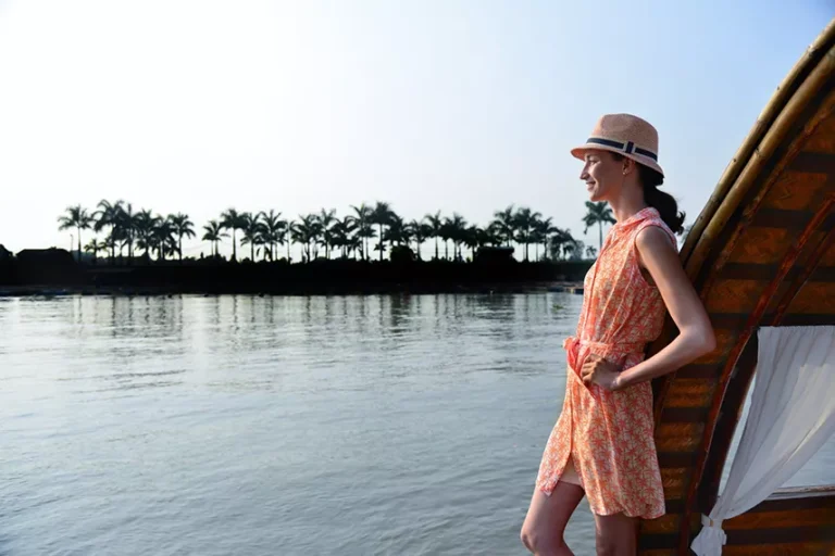 Hành trình Mê Kông (xuôi dòng) File name: VC_Song-Xanh-Sampan_PA-12-copy.webp