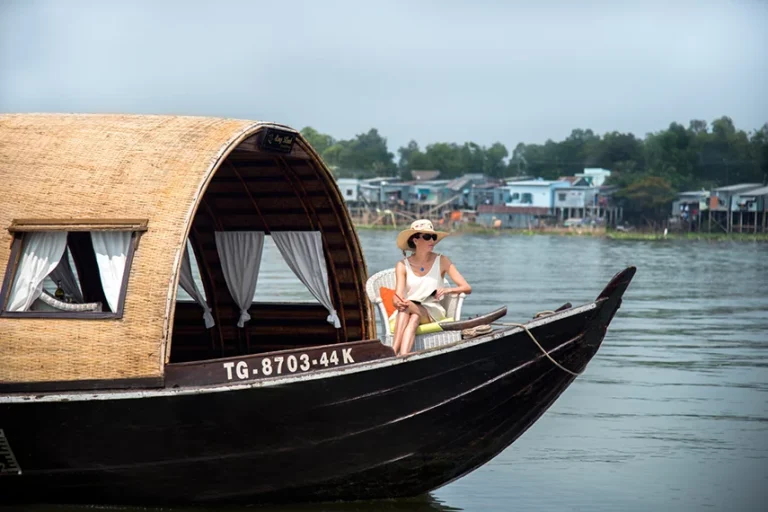 Từ đồng bằng ra biển lớn (ngược dòng) File name: VC_Song-Xanh-Sampan_PA-7-copy.webp