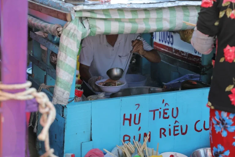 Floating Market Breakfast Cruise File name: Floating-Marketing-Breakfast-cruises-1.webp