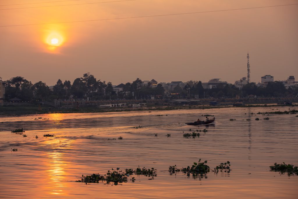 Ngắm bình minh đẹp ná thở trên sông Hậu ở khách sạn Victoria Châu Đốc